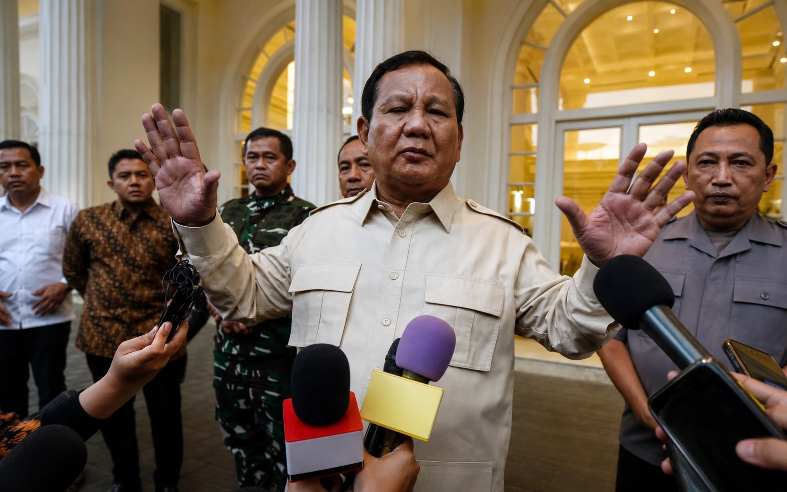 Prabowo Sebut Ekonomi Bukan “Ilmu Dewa-dewa”, Gunakan Warung Kopi sebagai Contoh