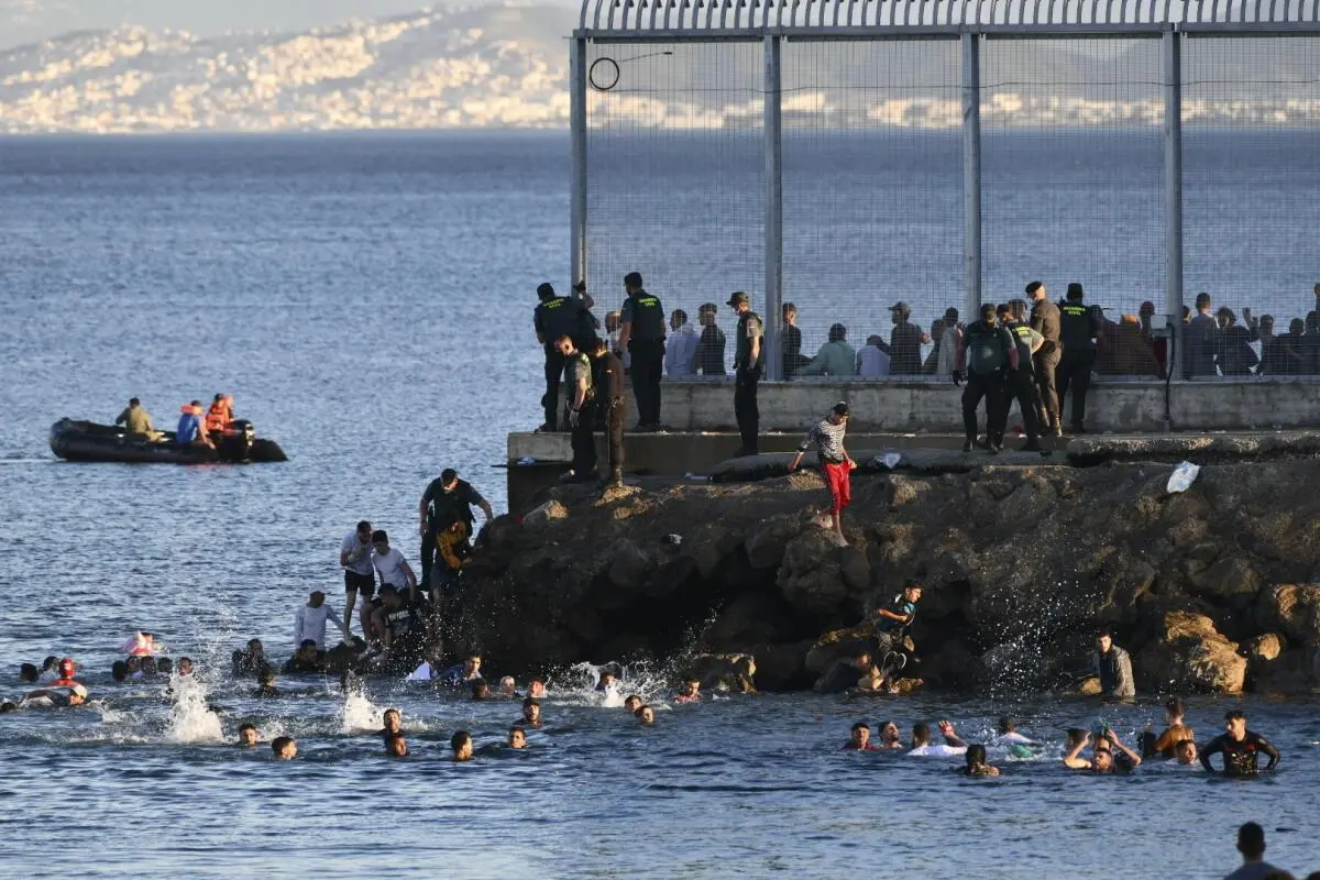 Krisis Ceuta Membesar, Spanyol Perkirakan 49.000 Orang Menyeberang dari Maroko dalam Sehari