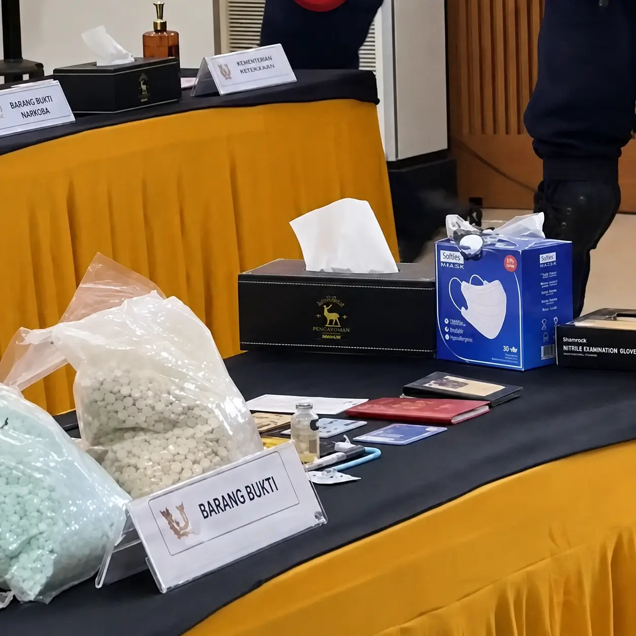 Pilot Malaysia Airlines Ditangkap di Soetta, Diduga Selundupkan 70 Ribu Ekstasi saat Bertugas