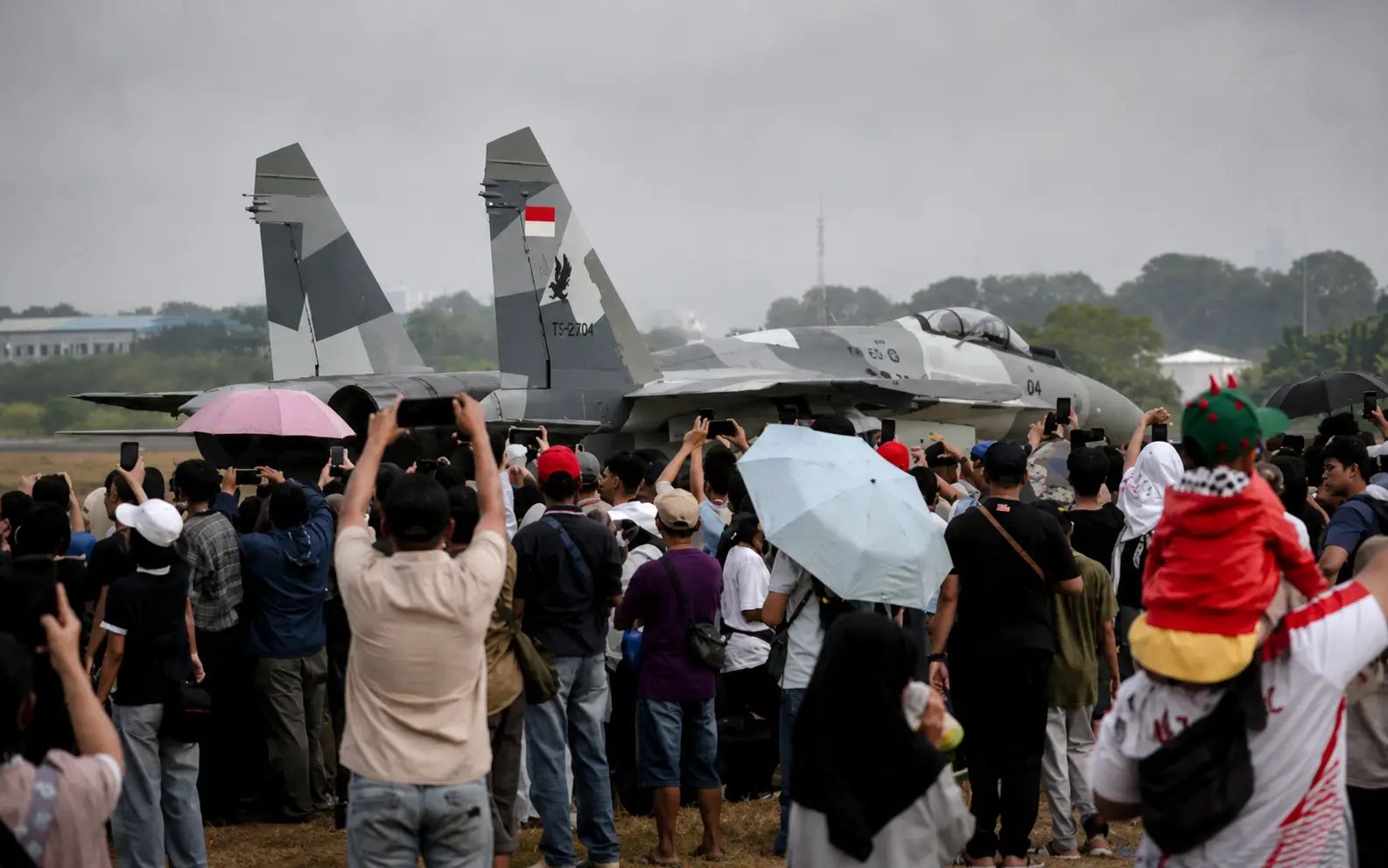 Langit Jakarta Mulai “Bergemuruh”! Pesawat Tempur TNI AU Latihan Jelang HUT ke-81 RI 🇮🇩