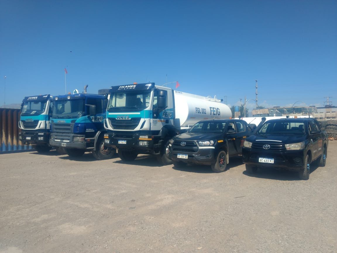 camiones cisterna y camionetas toyota hilux