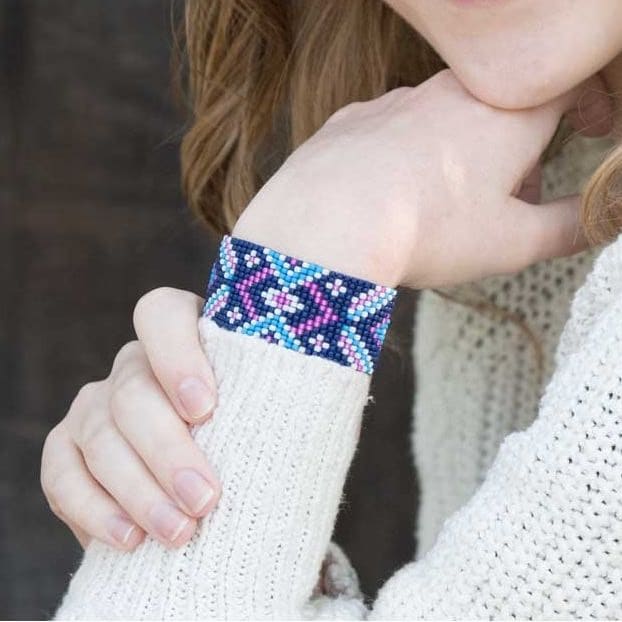 Handmade Bead Bracelet – Blue & Purple Geometric Pattern