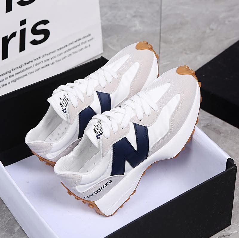 New balance et adidas ol Schol