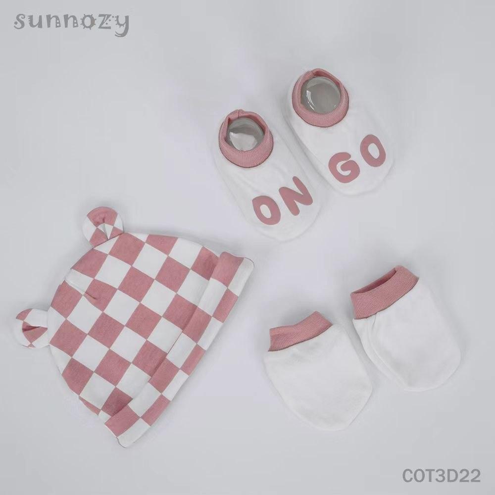 Checkerboard Hat, Mittens & Booties Set