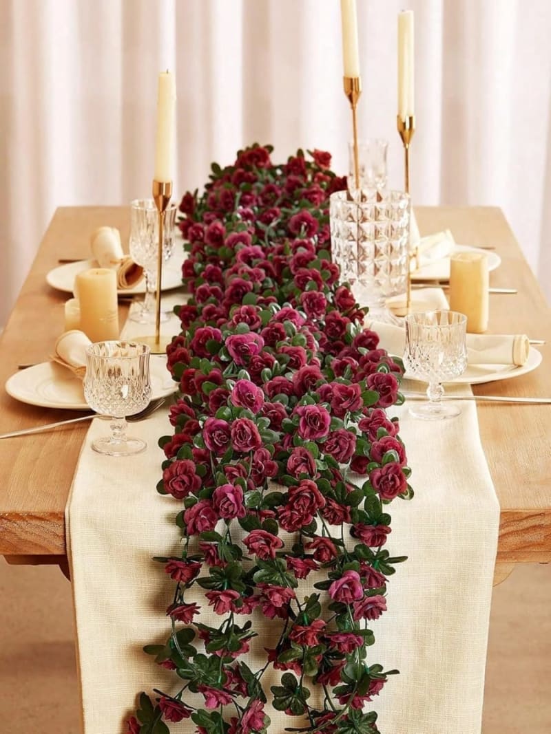 Enredadera decorativa de flores ideal para espacios góticos y alternativos
