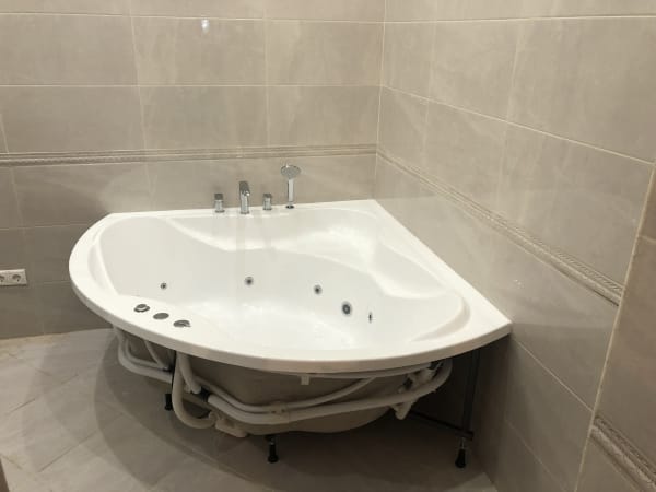 Установка гидромассажной ванны Whitecross Konsul