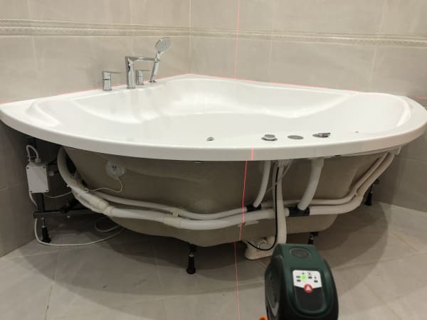 Установка гидромассажной ванны Whitecross Konsul
