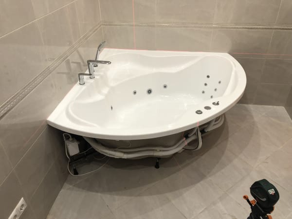 Установка гидромассажной ванны Whitecross Konsul