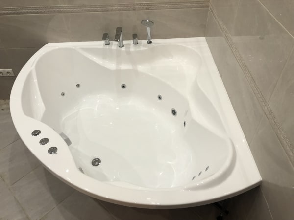 Установка гидромассажной ванны Whitecross Konsul