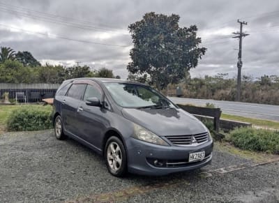 Mitsubishi Grandis 2005