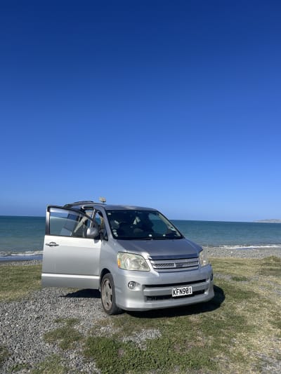 Toyota Noah - Self Contained