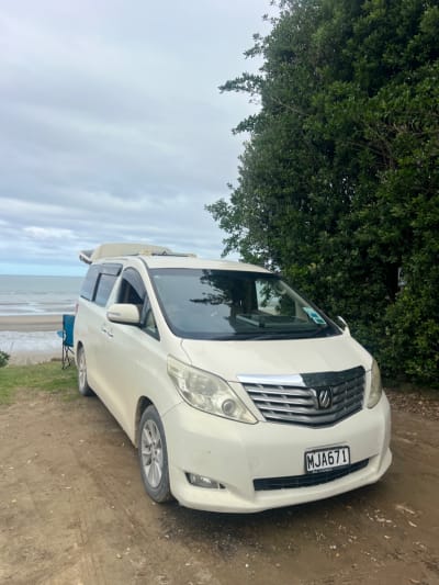 Toyota Alphard 2008