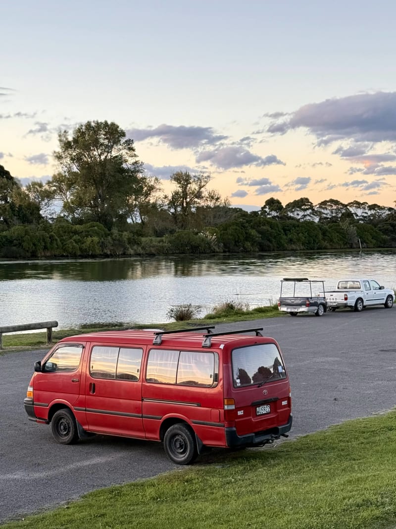 Toyota Hiace LWB  — photo 1