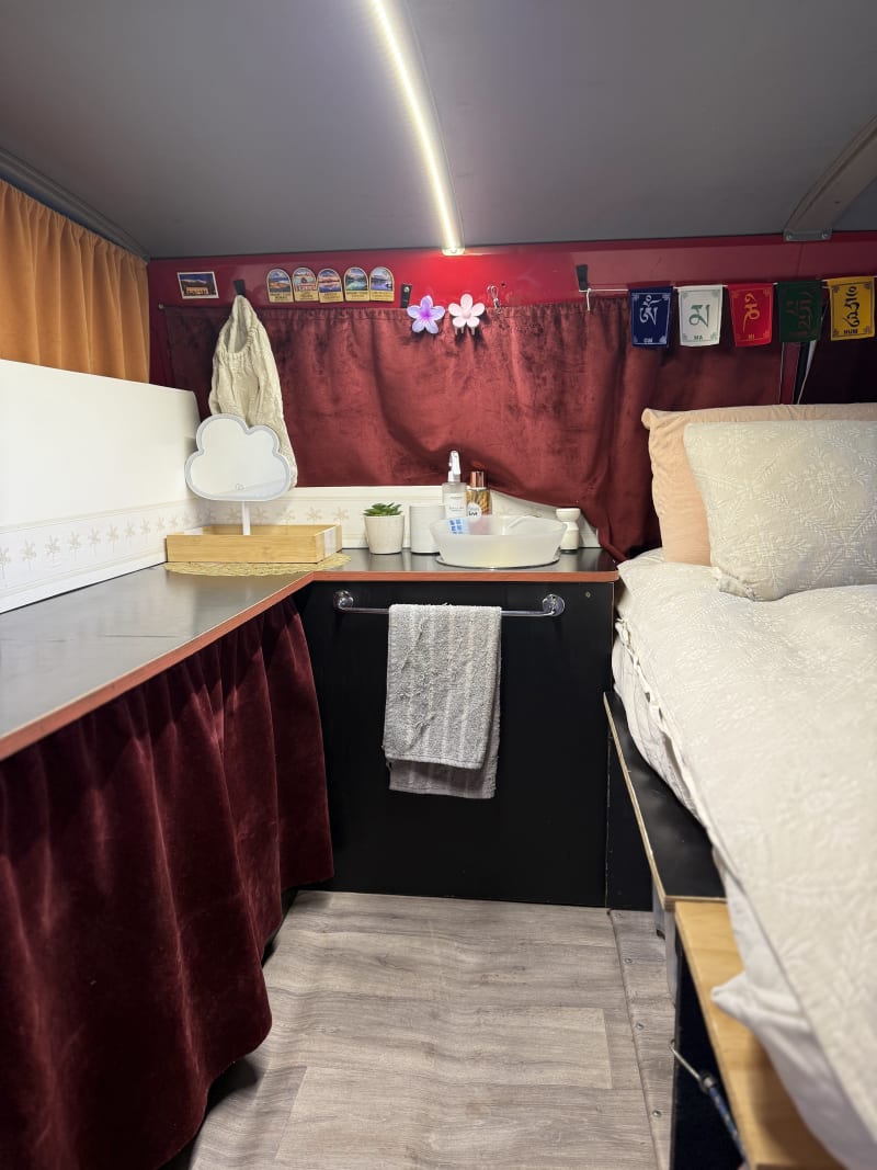 Toyota Hiace LWB  — photo 2