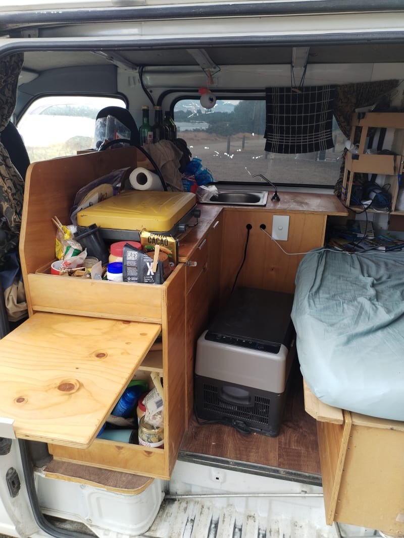 Nissan Caravan 2010 — photo 2