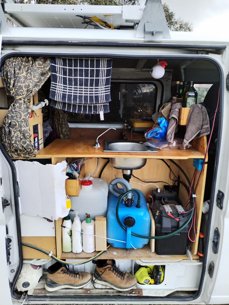 Nissan Caravan 2010 — photo 3