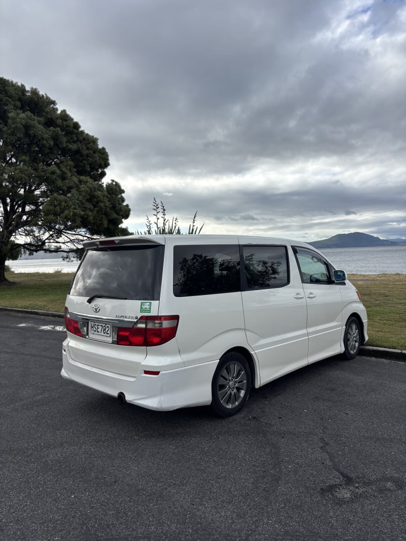 Toyota Alphard — photo 1
