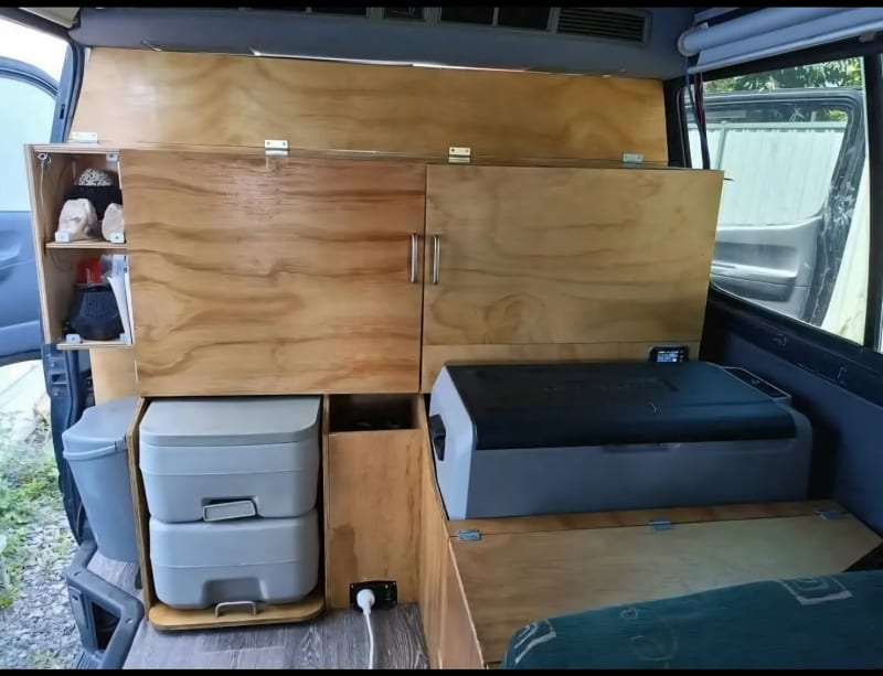 Toyota Hiace — photo 4