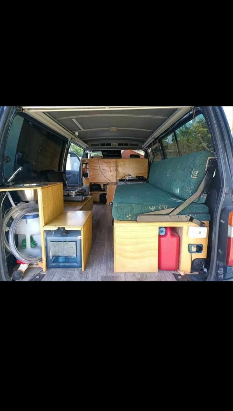 Toyota Hiace — photo 5