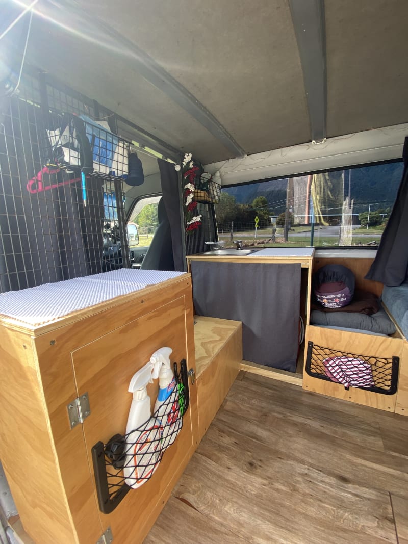 Nissan Caravan 2008 — photo 2