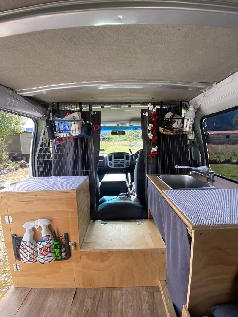 Nissan Caravan 2008 — photo 5