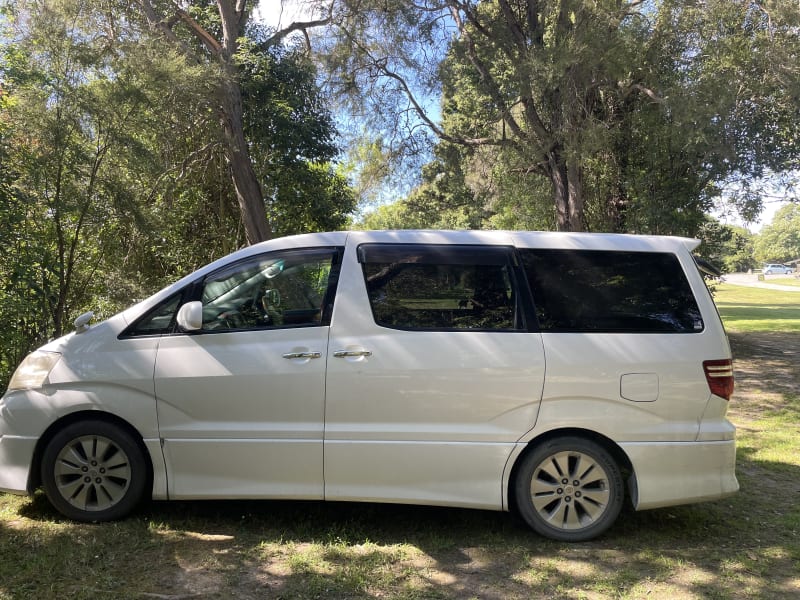Toyota Alphard 2008 - Green Self Contained — photo 1