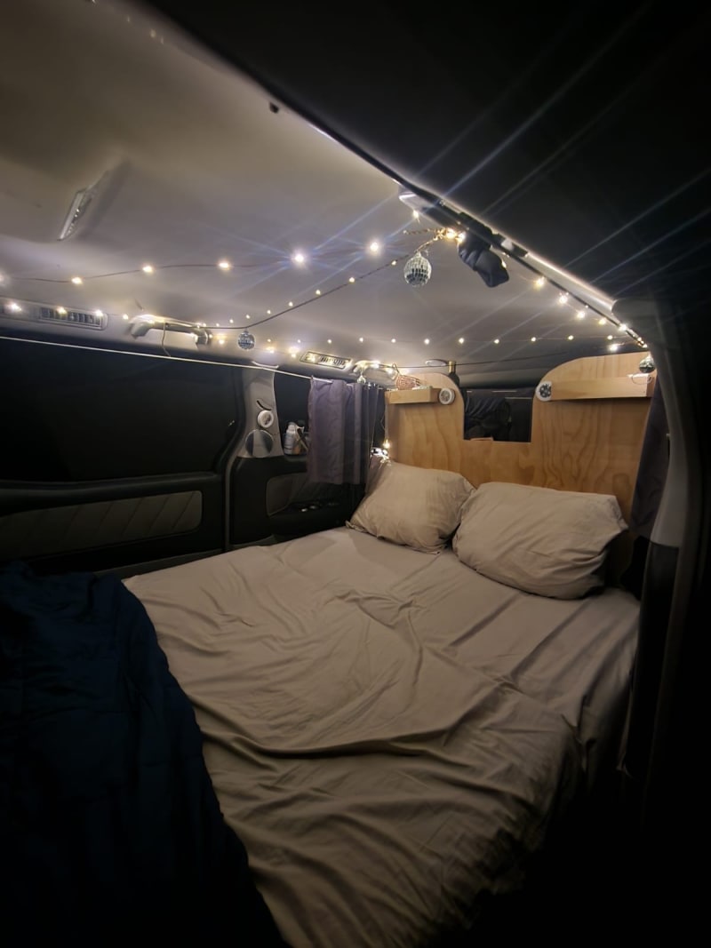 Toyota ALPHARD  — photo 1