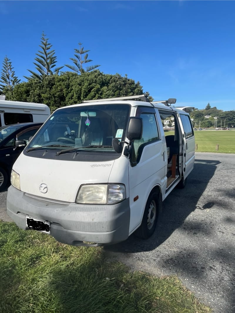 Mazda Bongo 2012 — photo 1