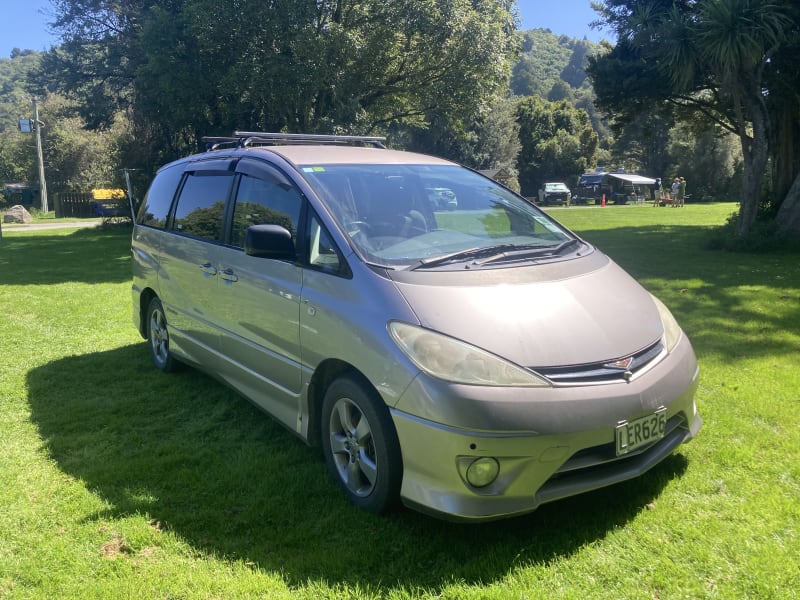 Beautifully Converted Toyota Estima 2005 — photo 4