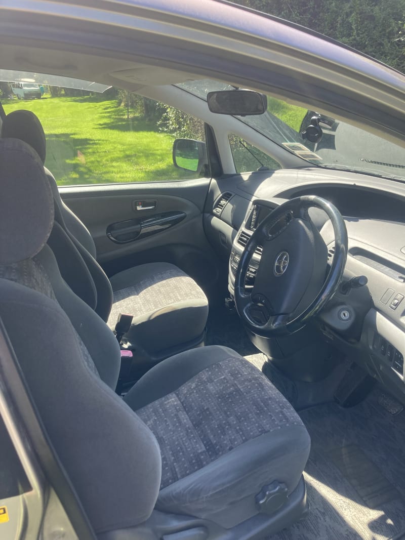 Beautifully Converted Toyota Estima 2005 — photo 5