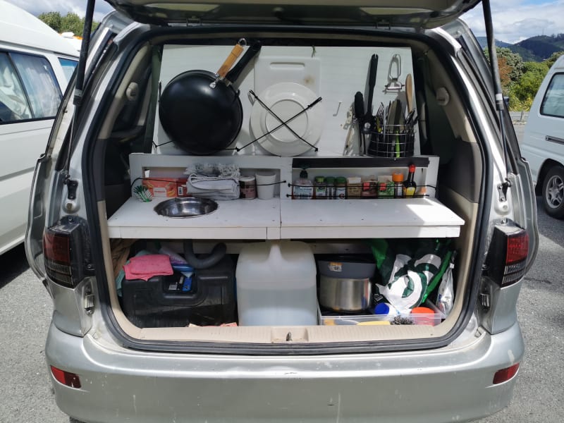 Toyota Estima — photo 2