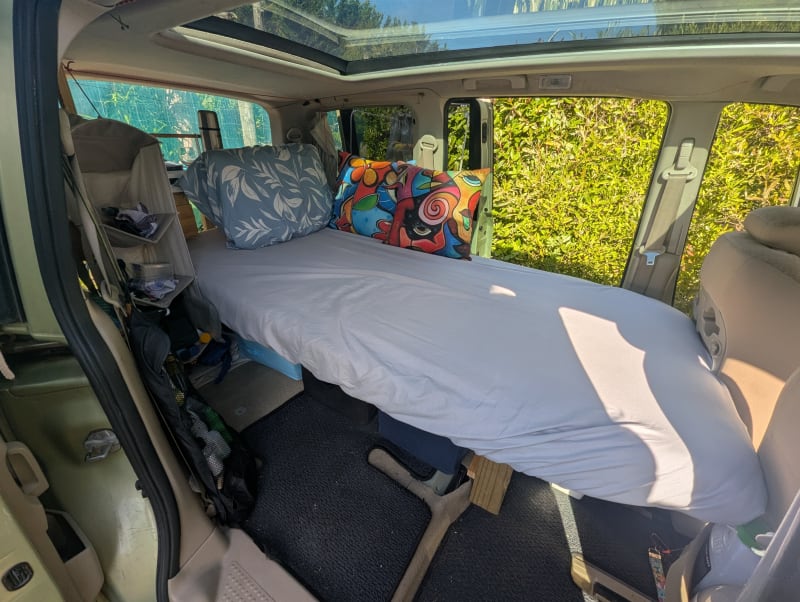 nissan lafesta — photo 2