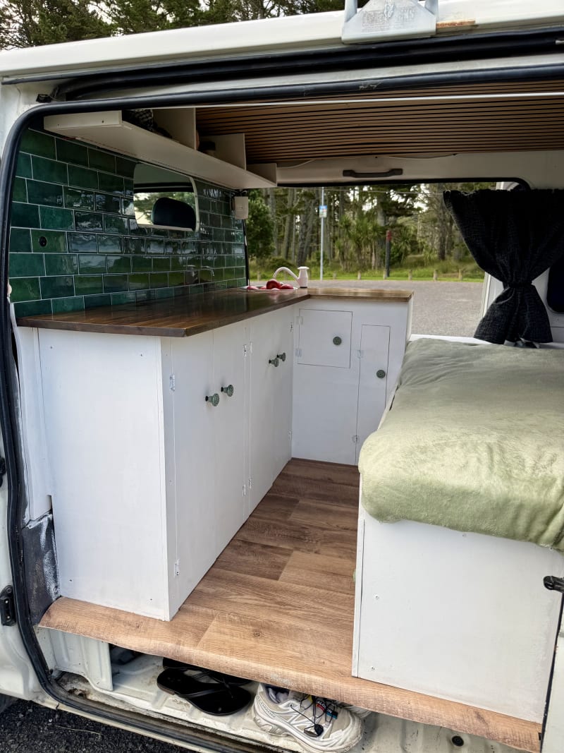 Toyota Hiace — photo 3