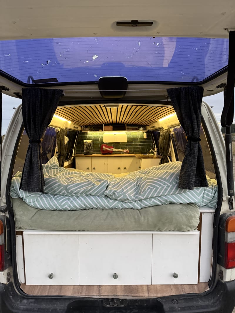 Toyota Hiace — photo 4