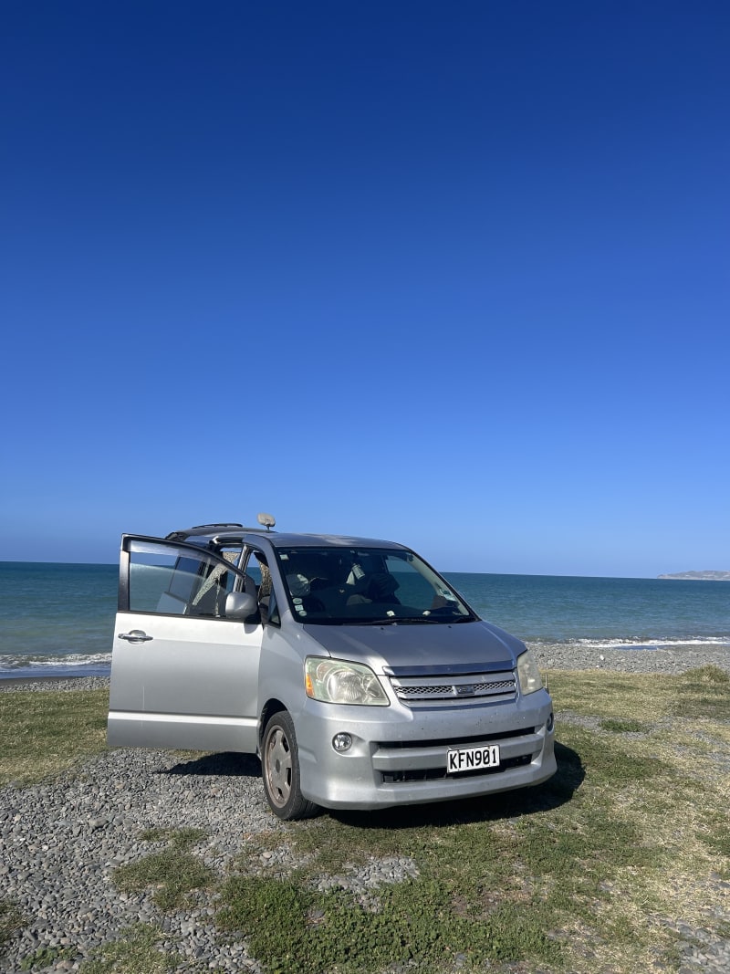 Toyota Noah - Self Contained — photo 1
