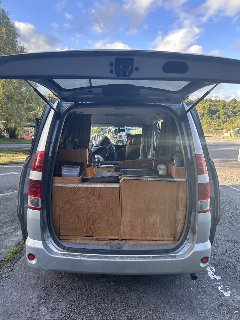 Toyota Noah - Self Contained — photo 4