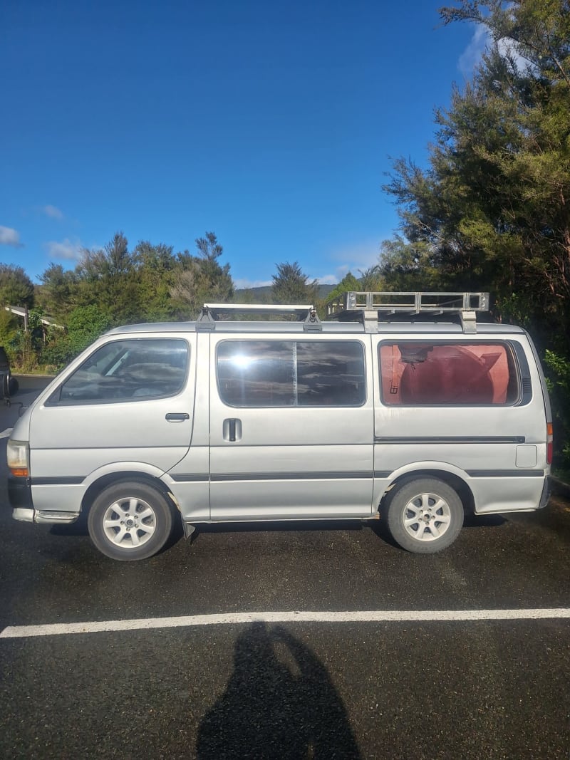 Toyota Hiace 1995 — photo 1