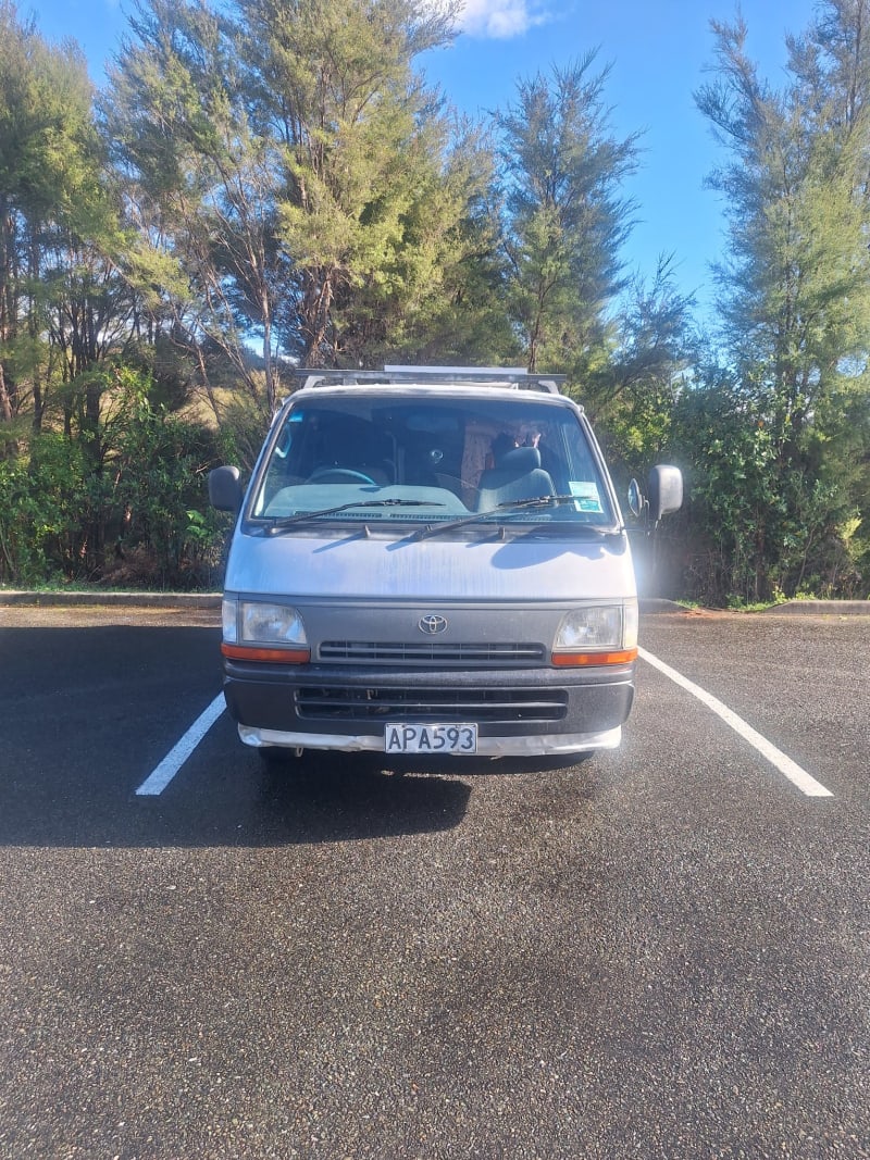 Toyota Hiace 1995 — photo 4