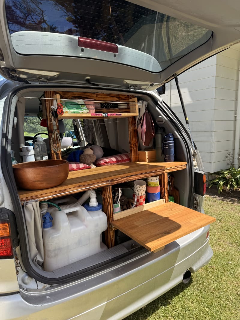 Toyota Estima L — photo 3