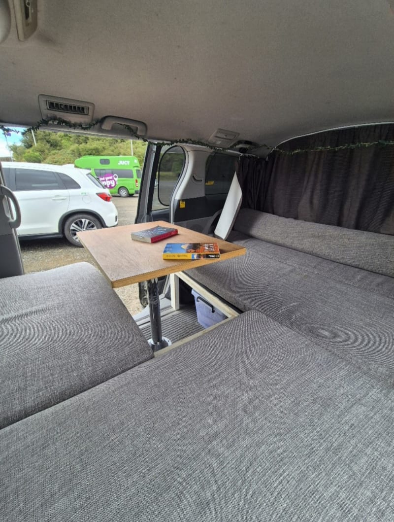Toyota Estima Aeras 2006 Campervan Green Self-contained 🟩 — photo 2