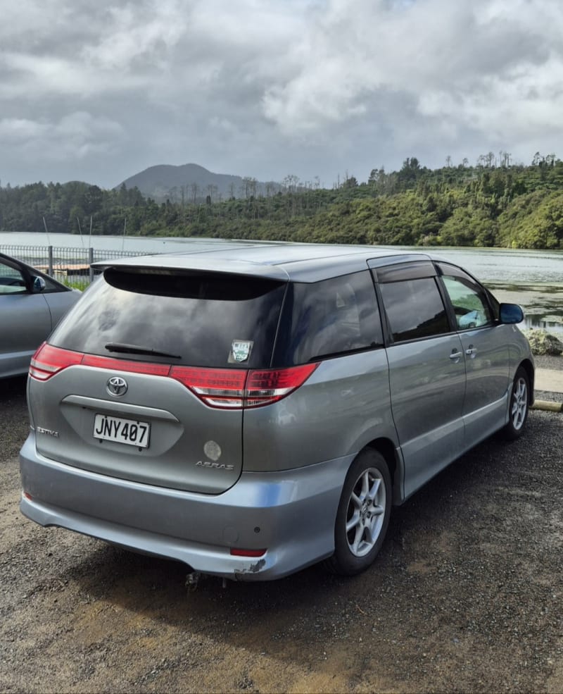 Toyota Estima Aeras 2006 Campervan Green Self-contained 🟩 — photo 5