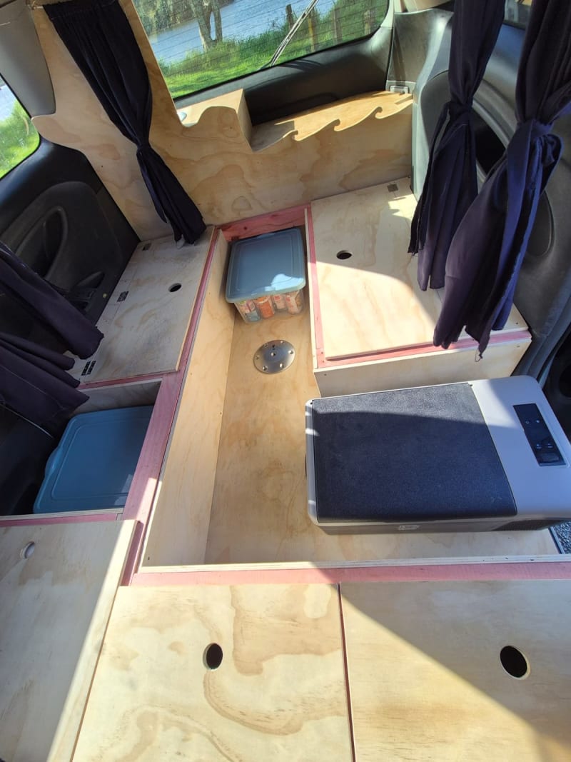 Toyota Estima 2005 - green self-contained — photo 2