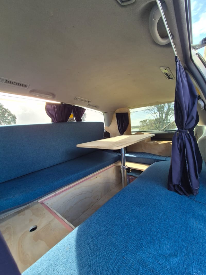 Toyota Estima 2005 - green self-contained — photo 3