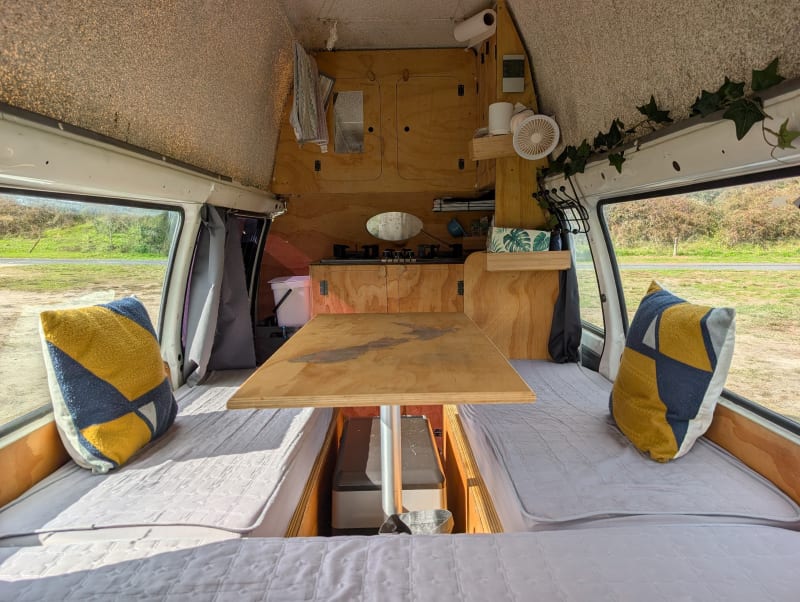 Mitsubishi L300 LWB, Super High Roof — photo 3