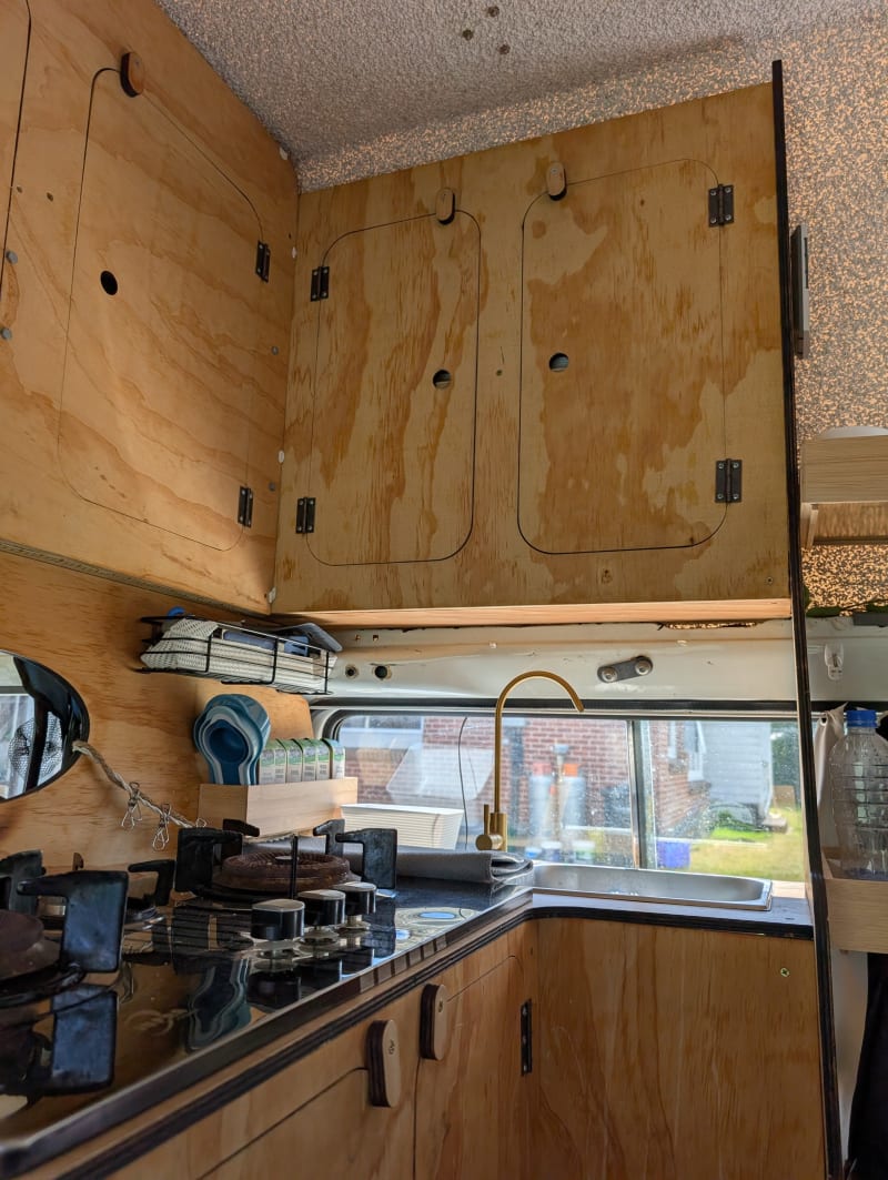 Mitsubishi L300 LWB, Super High Roof — photo 4