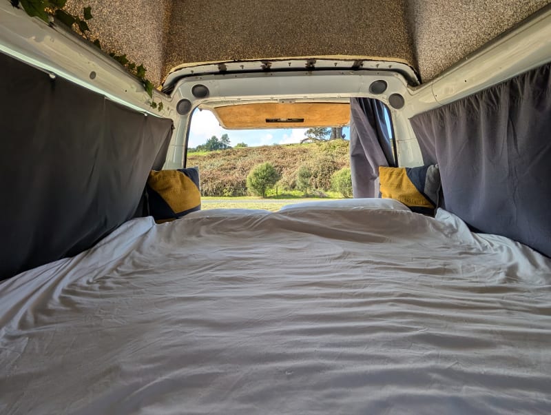 Mitsubishi L300 LWB, Super High Roof — photo 5