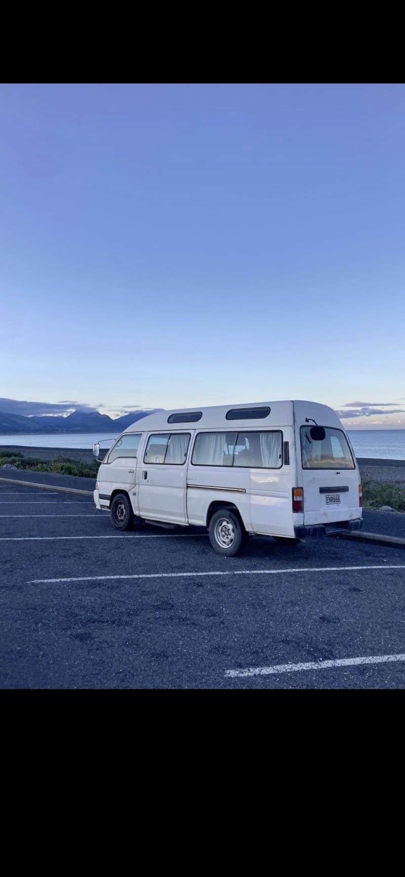 Nissan Caravan 2000 — photo 1