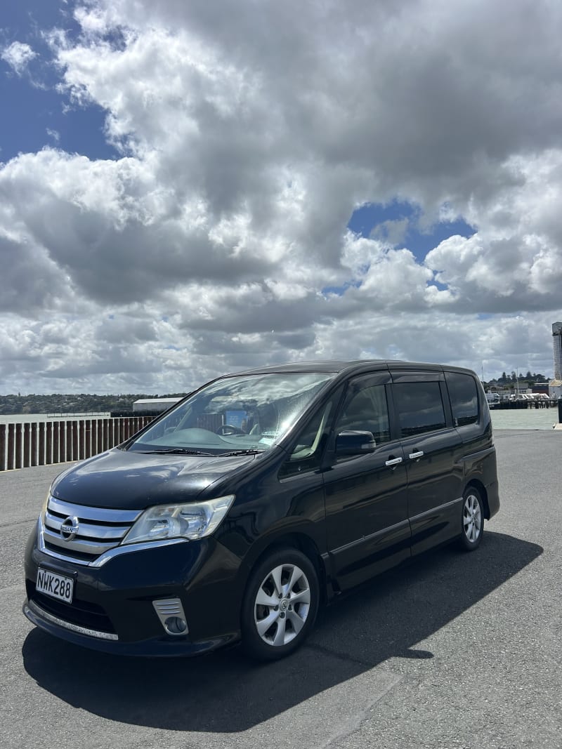 Nissan Serena  — photo 1