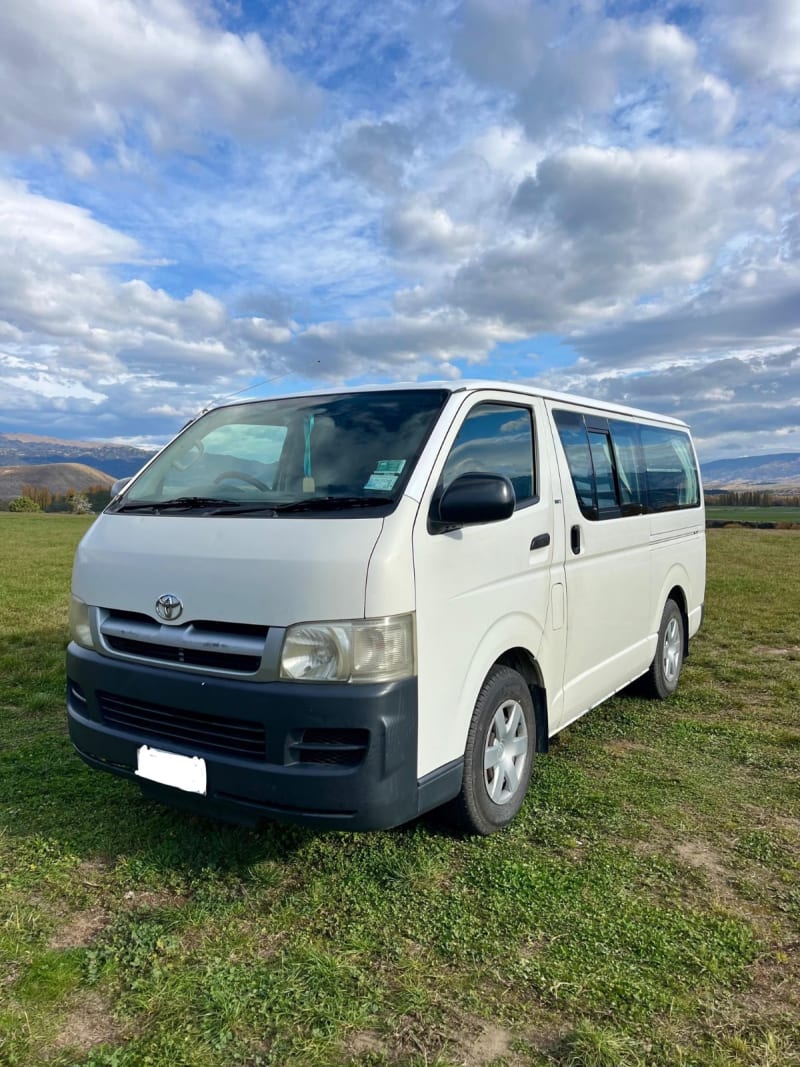 Toyota Hiace 2006 — photo 1