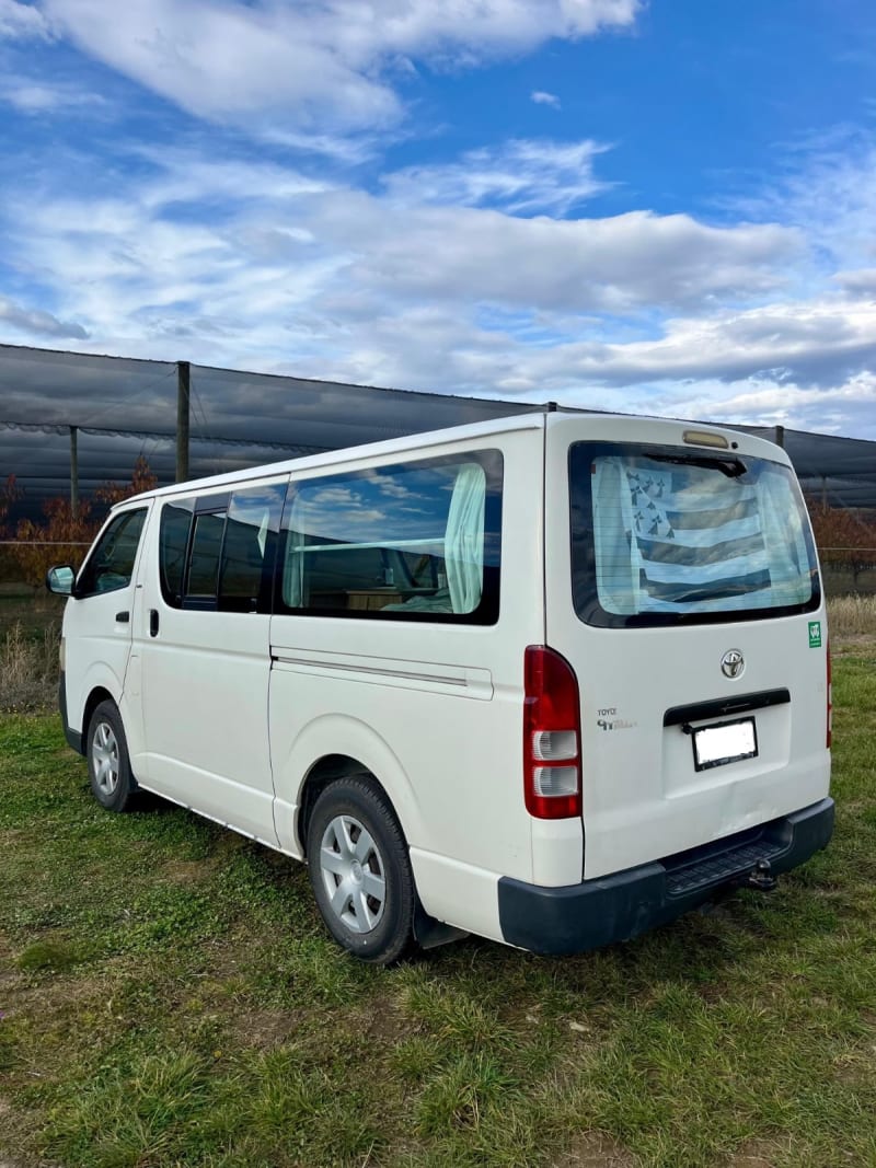 Toyota Hiace 2006 — photo 2